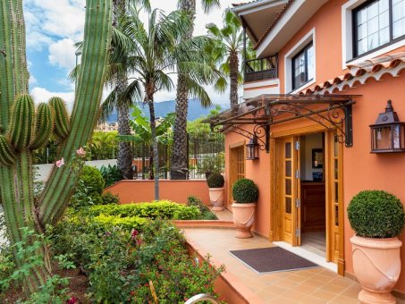 Ambassador Apartamentos 3*